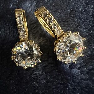 Elegant Gold Earrings Timeless Jewelry
